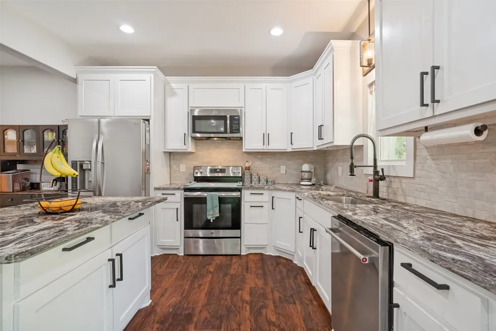 2341 Oak Leaf Trail Cleburne, TX 76031