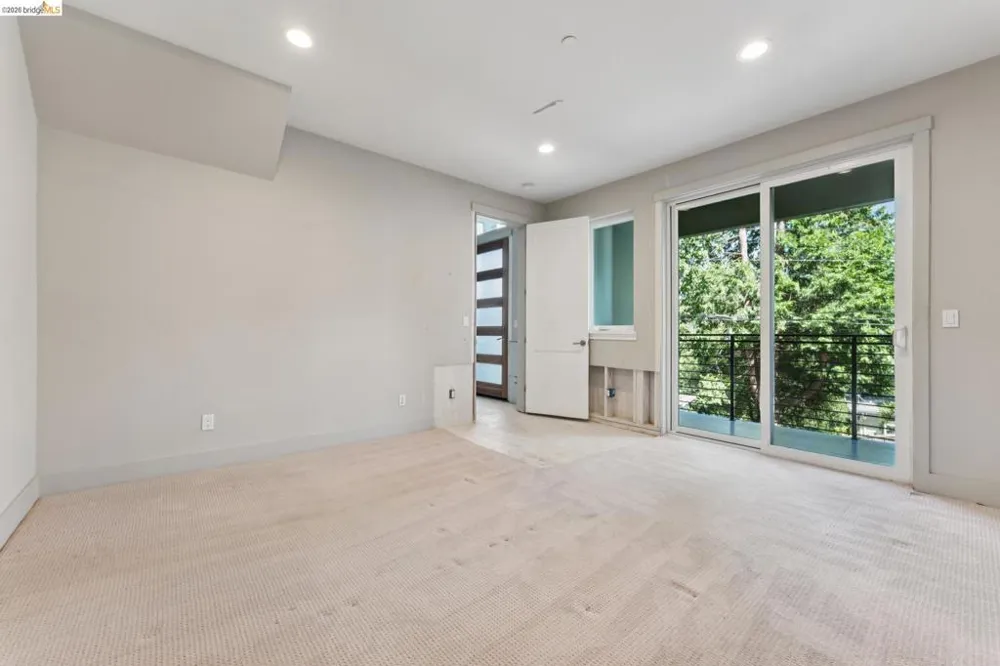 5917 Balboa Oakland, CA 94611