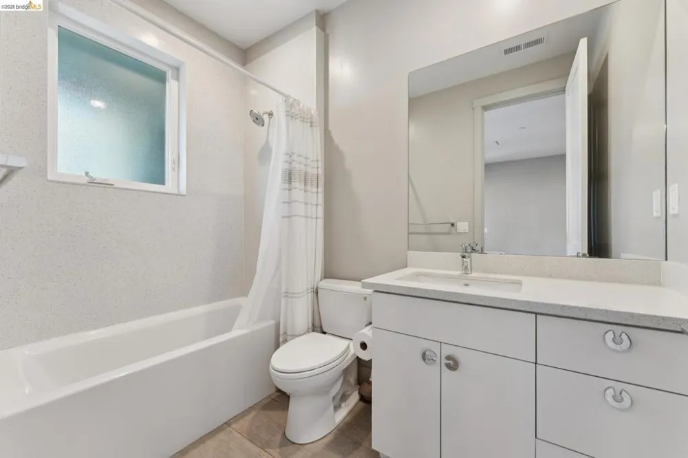 5917 Balboa Oakland, CA 94611