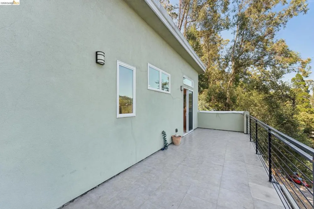 5917 Balboa Oakland, CA 94611