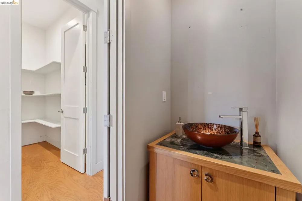 5917 Balboa Oakland, CA 94611