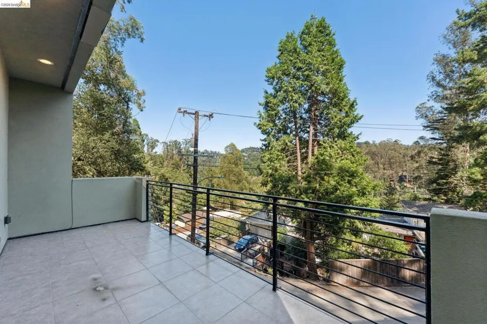 5917 Balboa Oakland, CA 94611