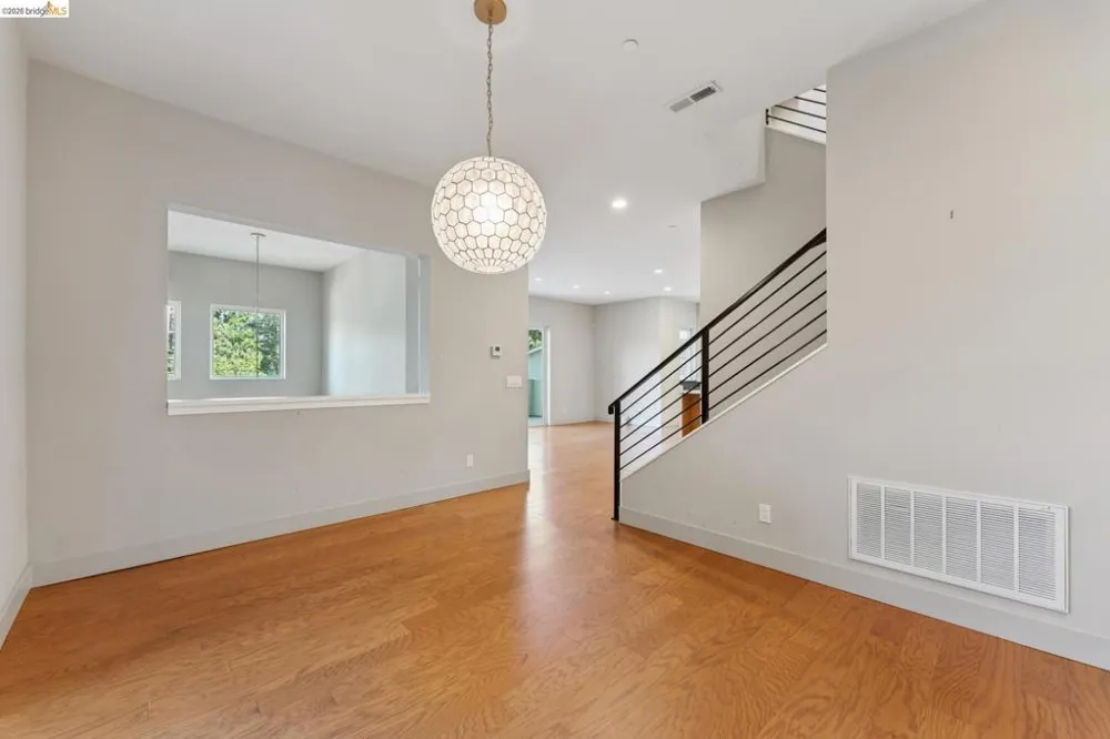 5917 Balboa Oakland, CA 94611