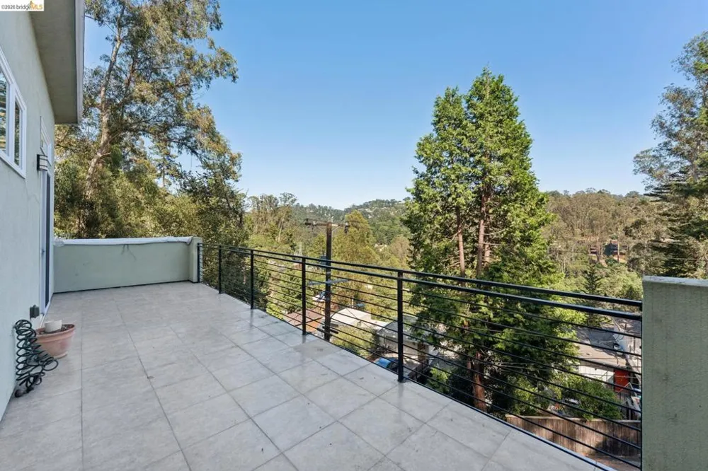 5917 Balboa Oakland, CA 94611