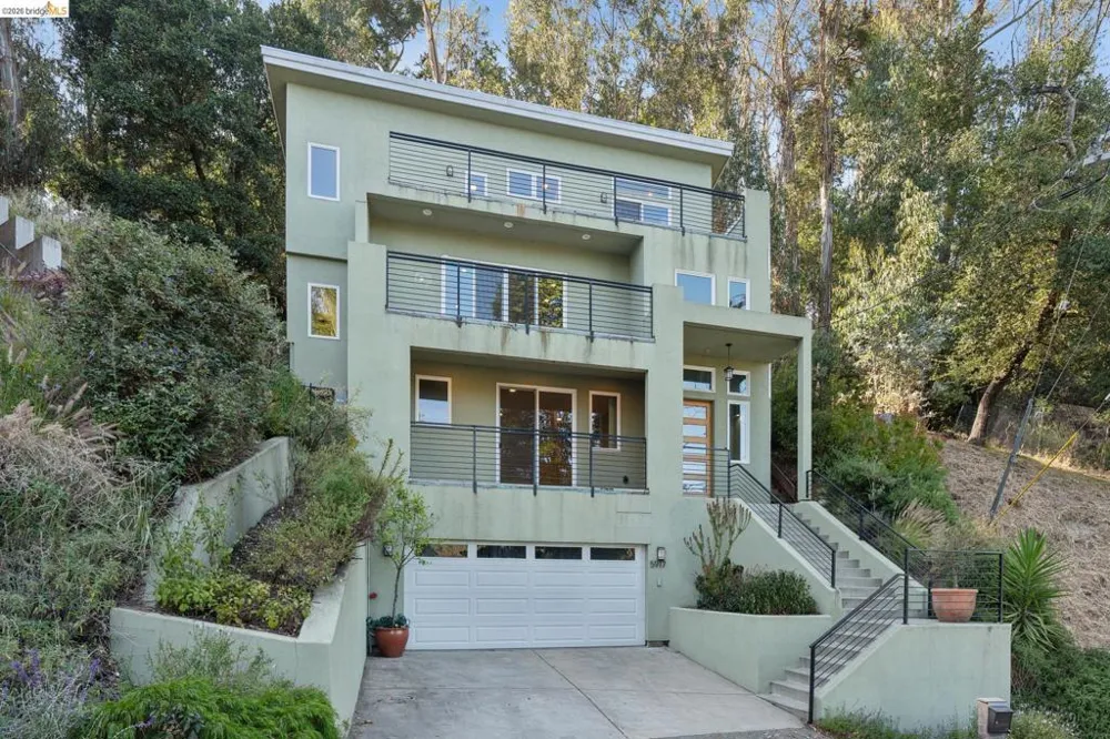 5917 Balboa Oakland, CA 94611