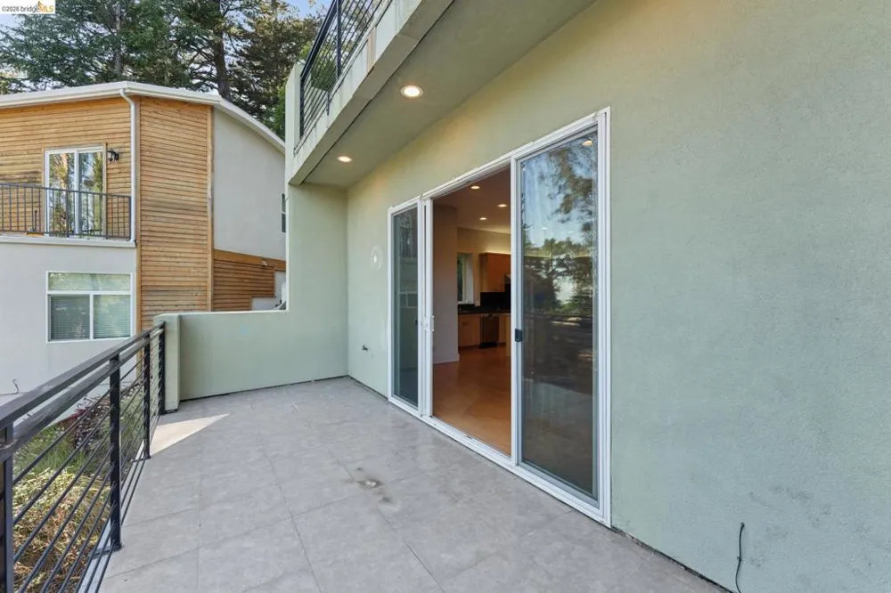 5917 Balboa Oakland, CA 94611