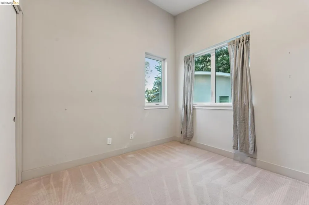 5917 Balboa Oakland, CA 94611