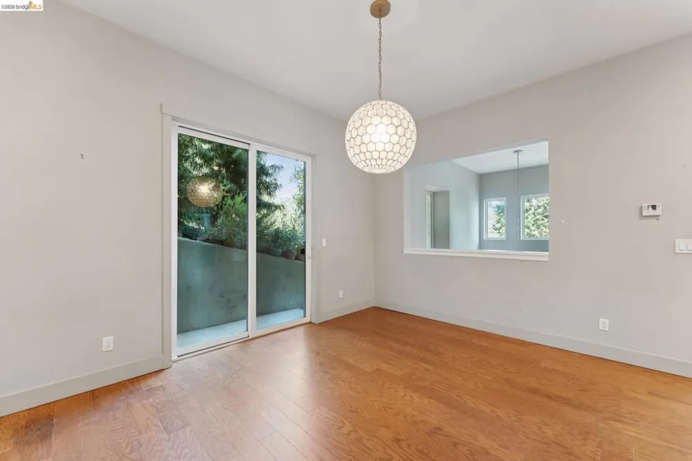 5917 Balboa Oakland, CA 94611