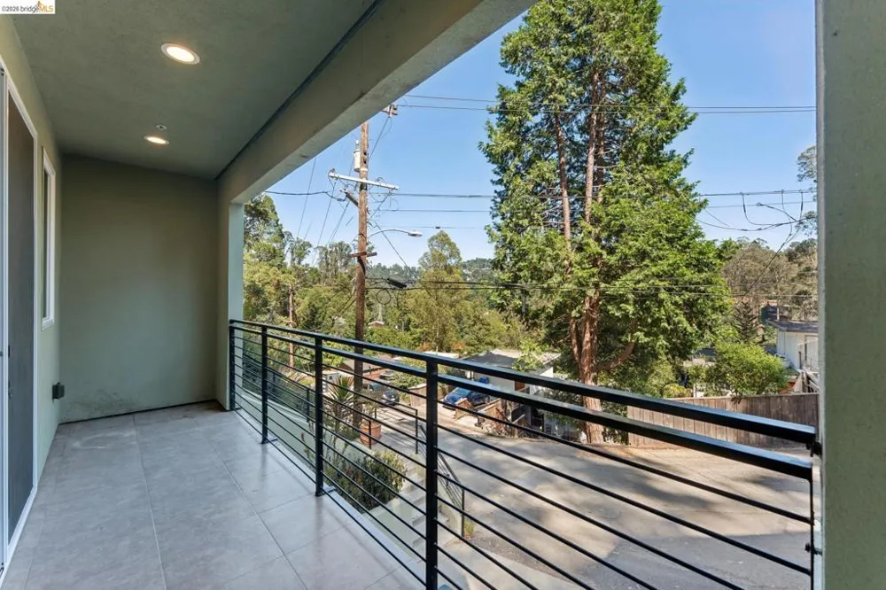 5917 Balboa Oakland, CA 94611