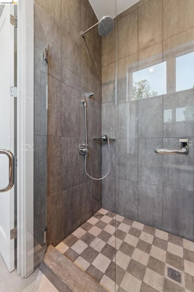 5917 Balboa Oakland, CA 94611