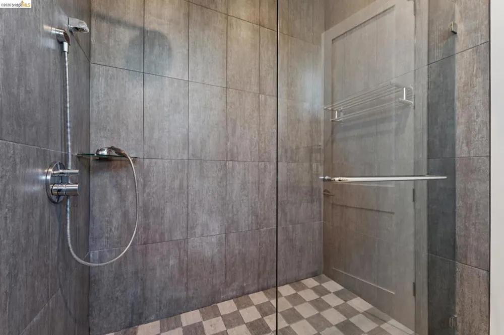 5917 Balboa Oakland, CA 94611