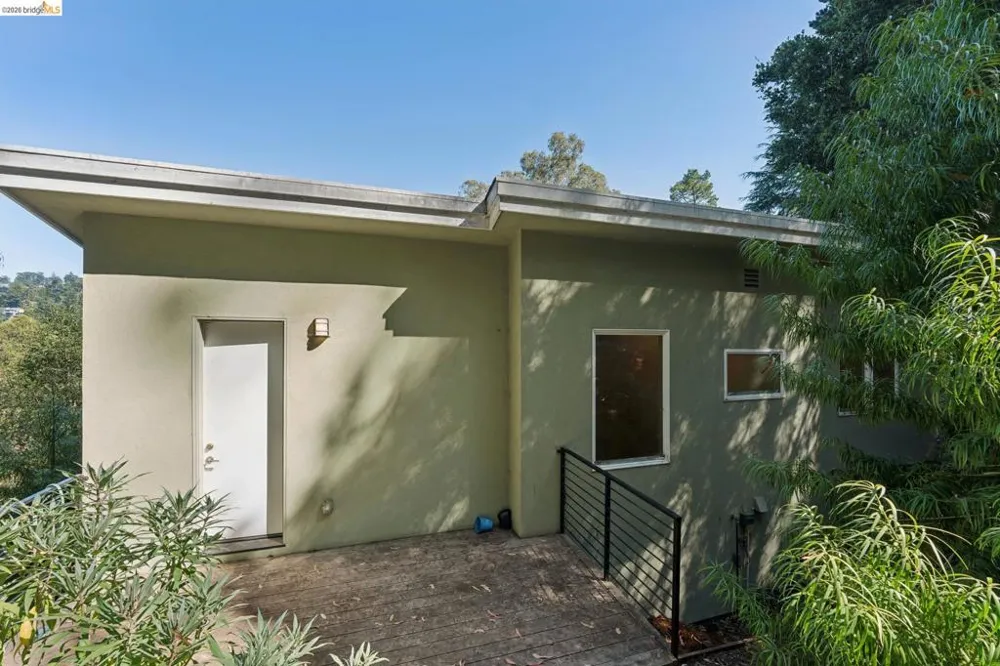5917 Balboa Oakland, CA 94611