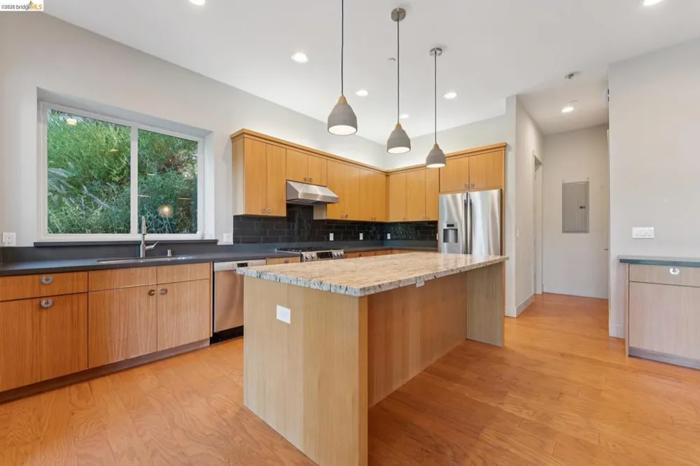 5917 Balboa Oakland, CA 94611