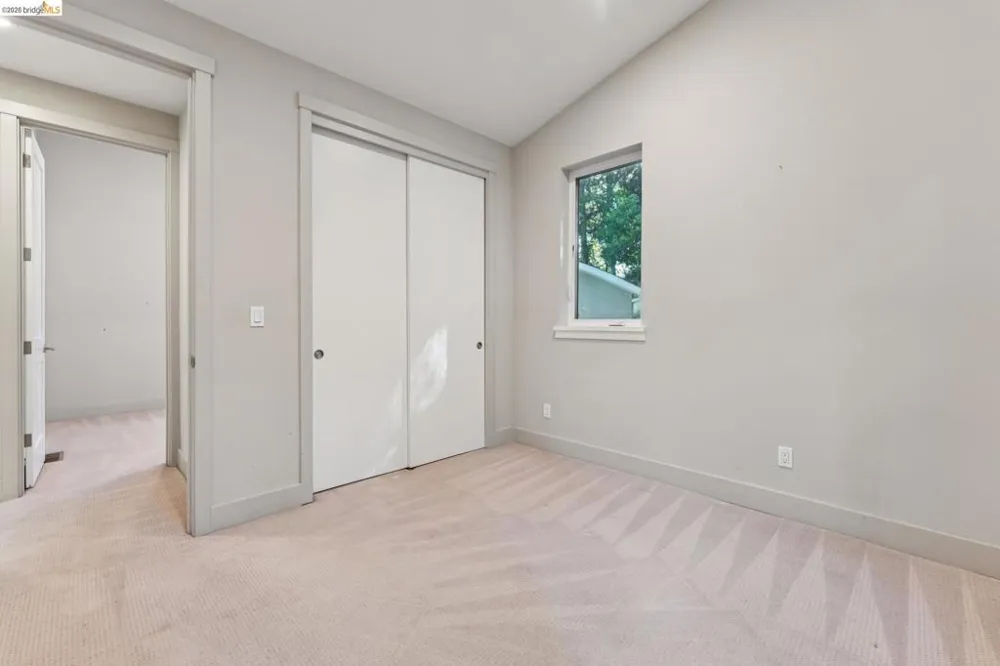 5917 Balboa Oakland, CA 94611