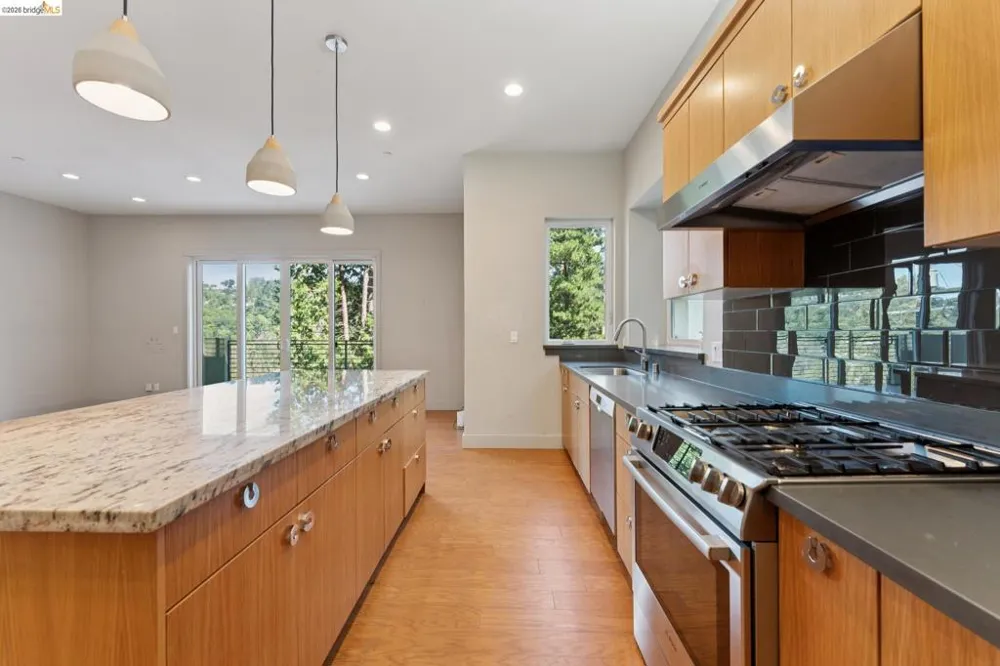 5917 Balboa Oakland, CA 94611
