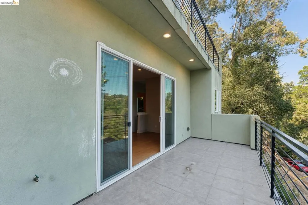 5917 Balboa Oakland, CA 94611