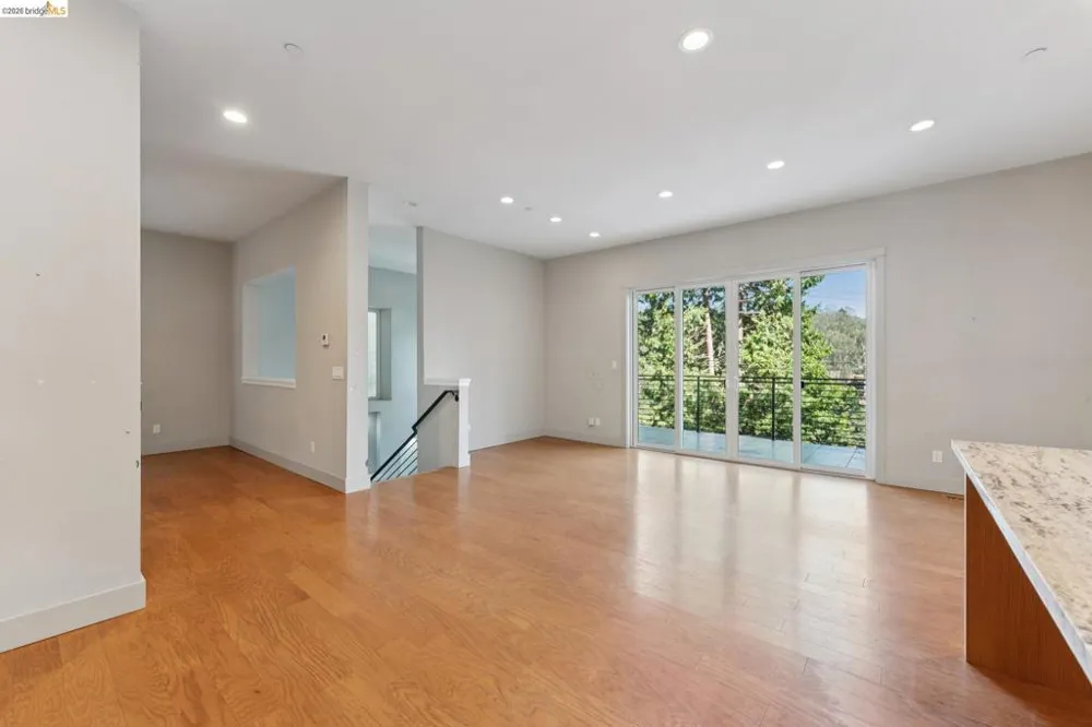 5917 Balboa Oakland, CA 94611