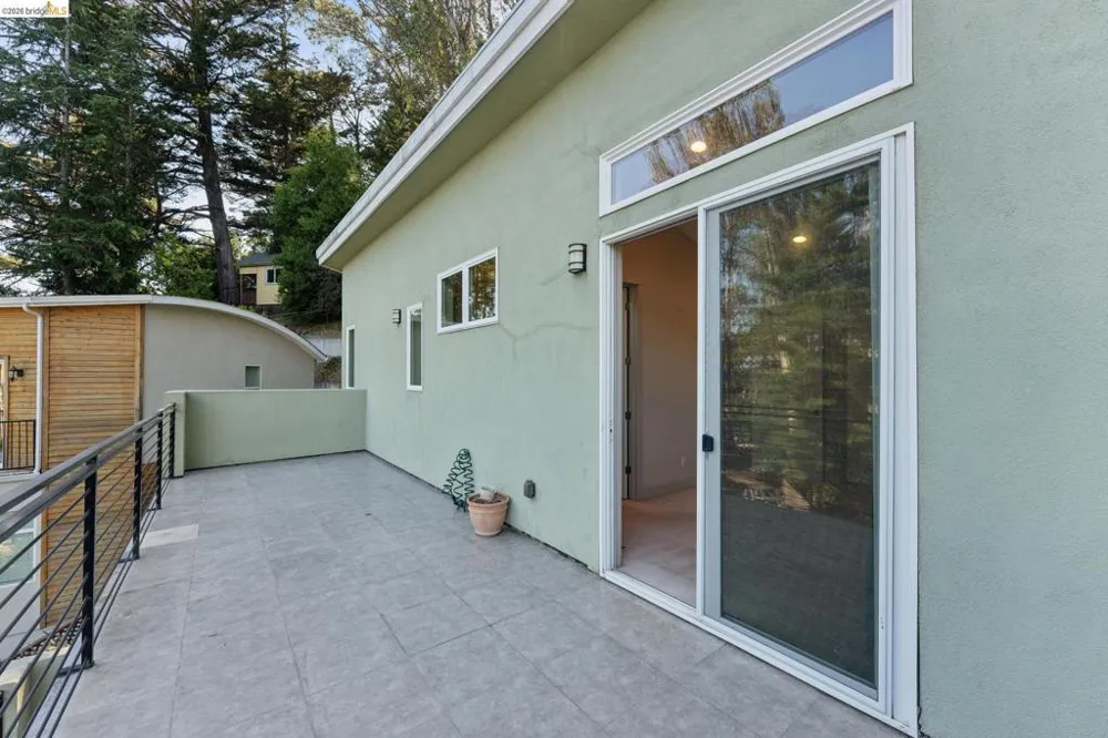 5917 Balboa Oakland, CA 94611