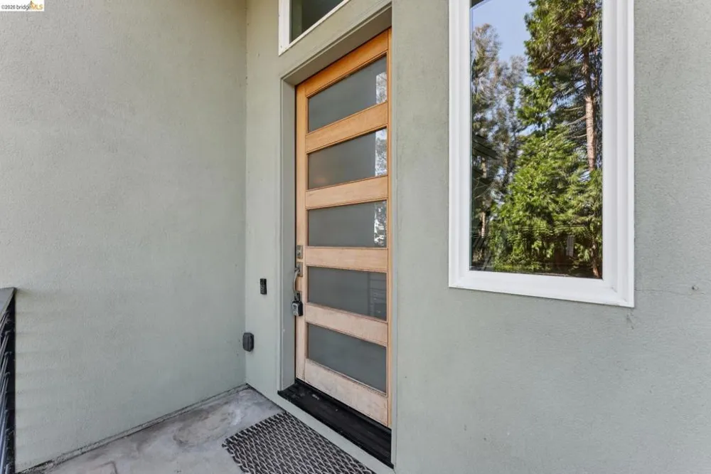 5917 Balboa Oakland, CA 94611