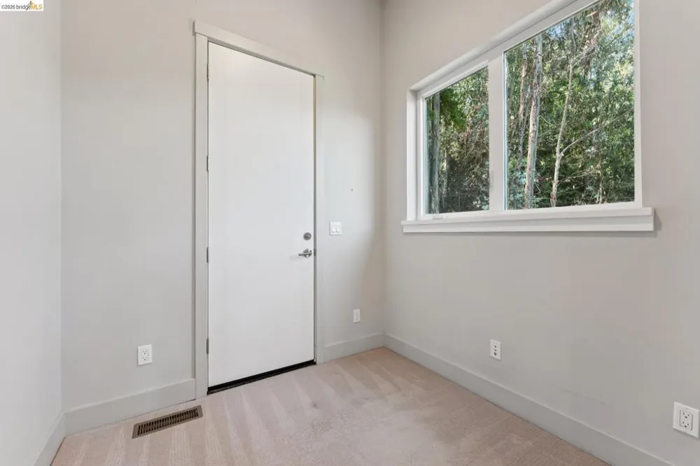 5917 Balboa Oakland, CA 94611