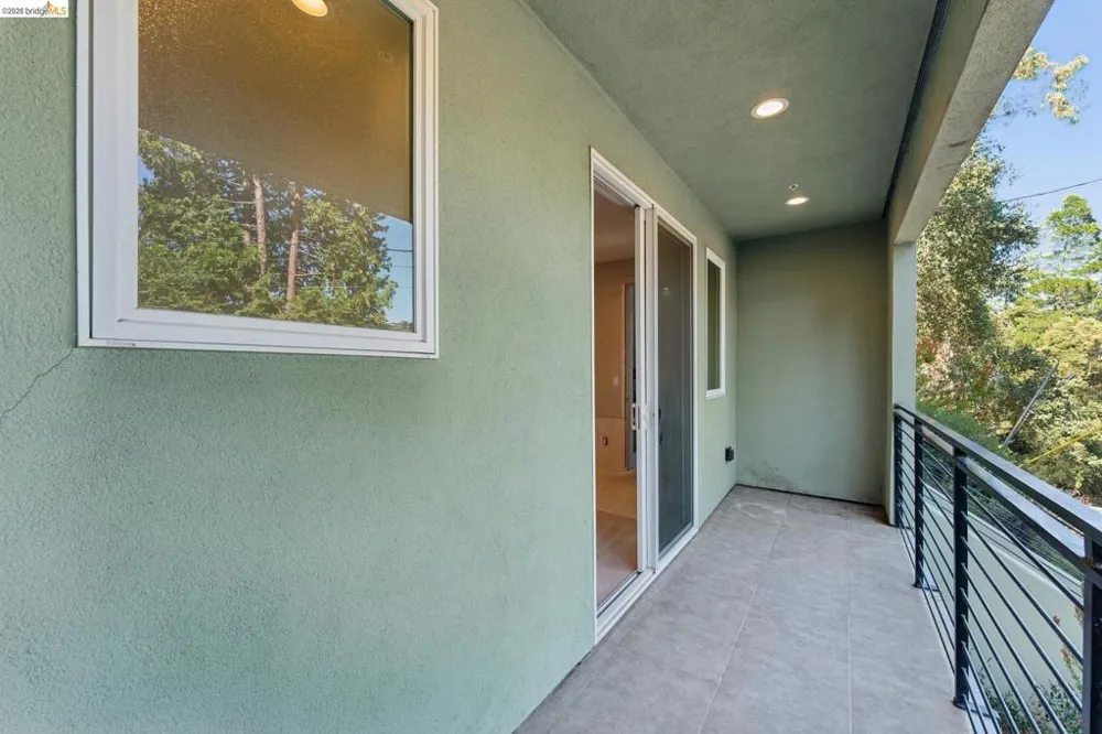 5917 Balboa Oakland, CA 94611