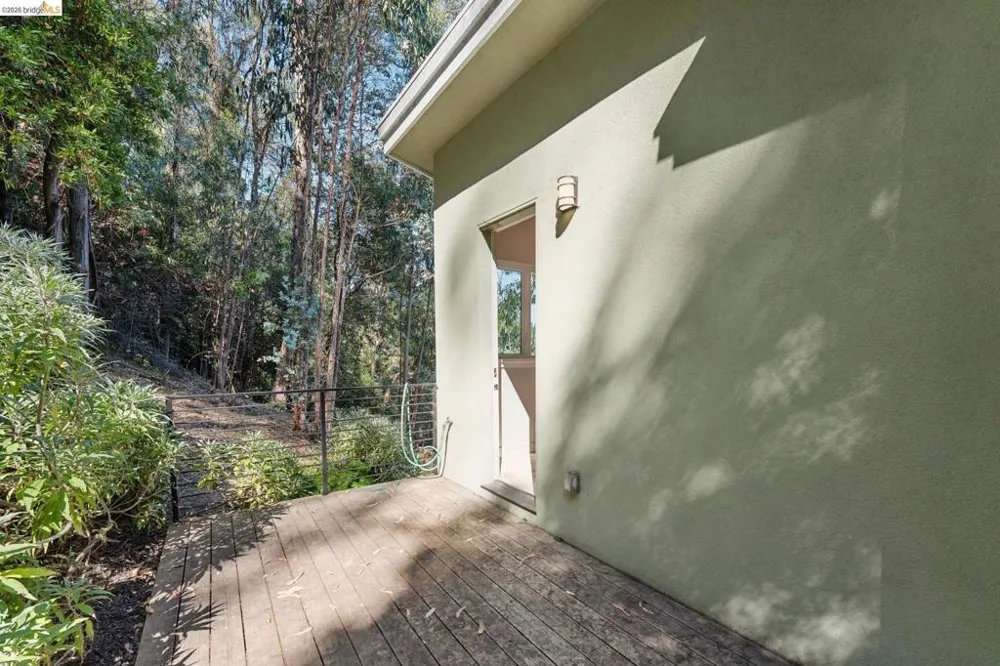5917 Balboa Oakland, CA 94611