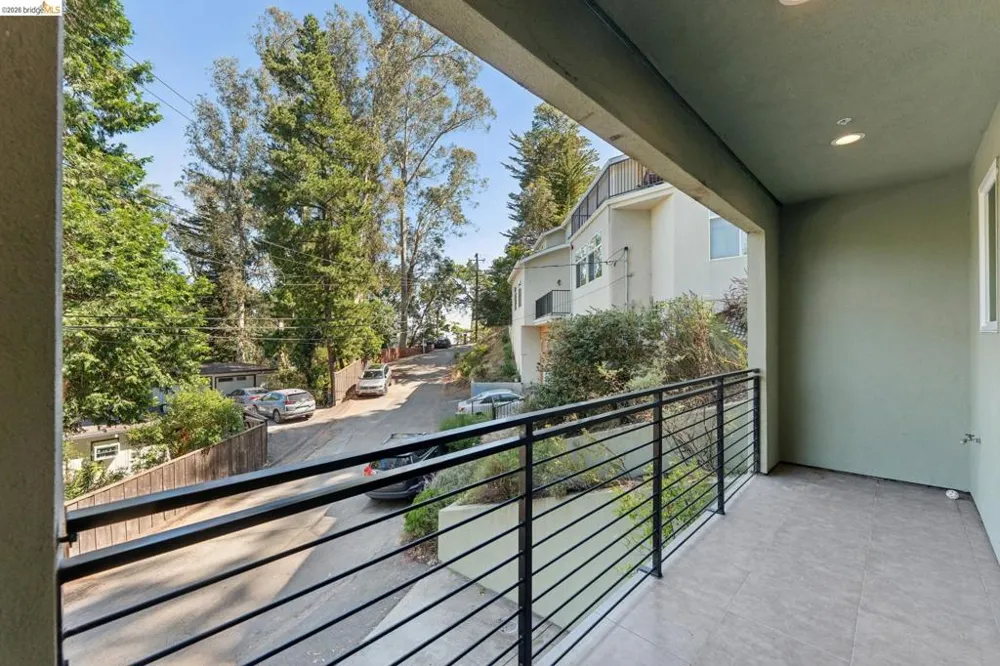 5917 Balboa Oakland, CA 94611