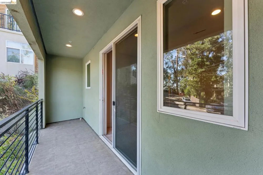 5917 Balboa Oakland, CA 94611