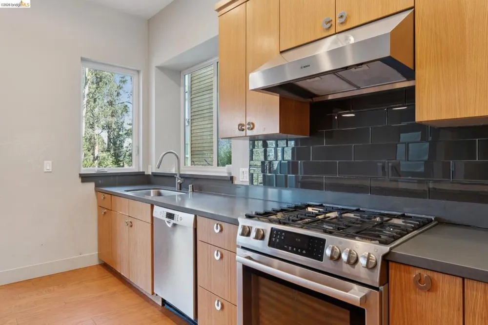 5917 Balboa Oakland, CA 94611
