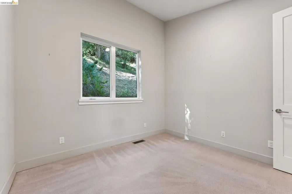 5917 Balboa Oakland, CA 94611