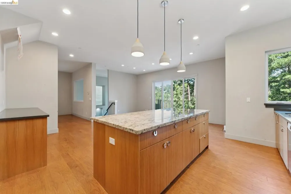 5917 Balboa Oakland, CA 94611