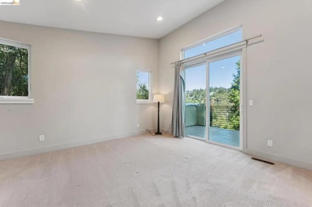 5917 Balboa Oakland, CA 94611