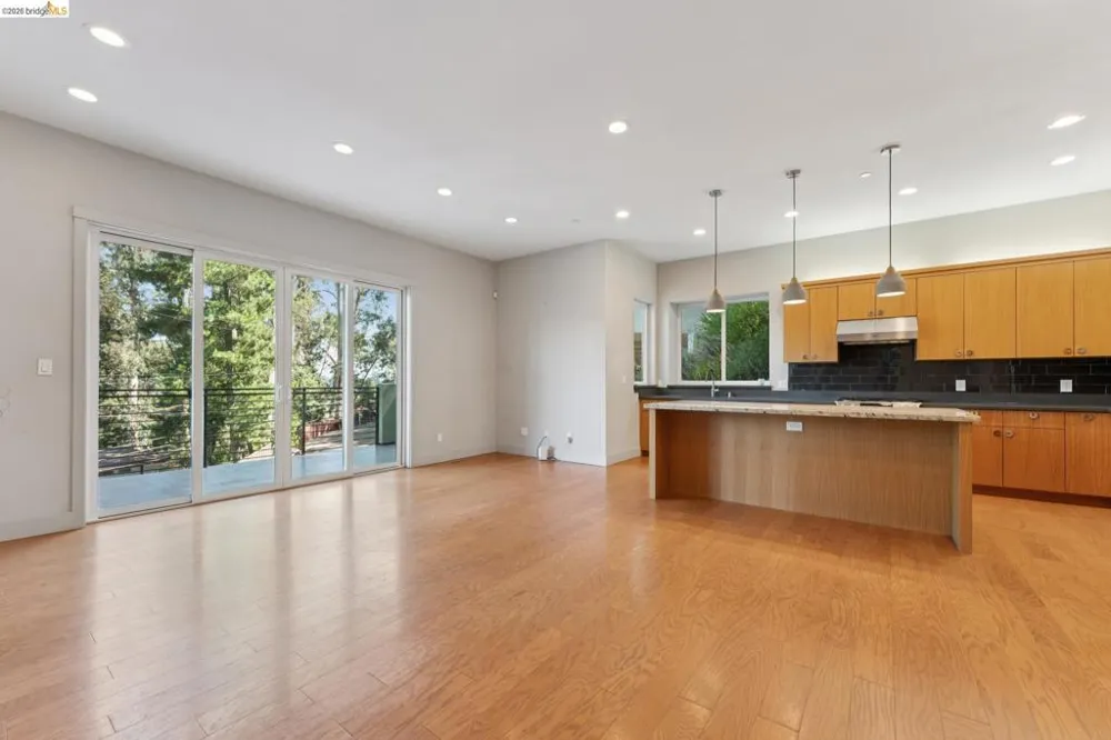 5917 Balboa Oakland, CA 94611