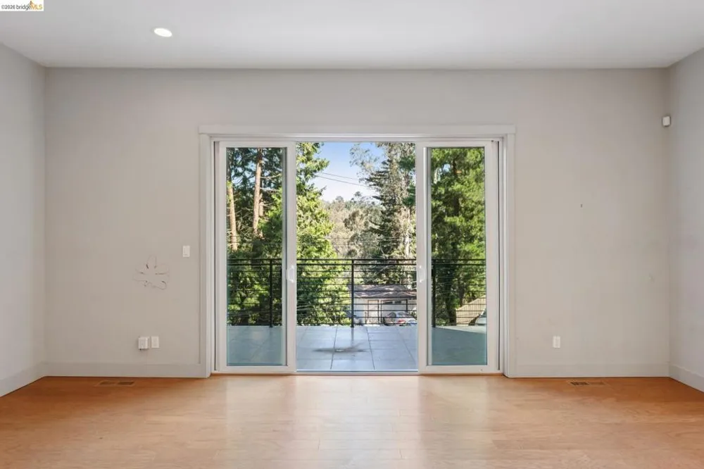 5917 Balboa Oakland, CA 94611