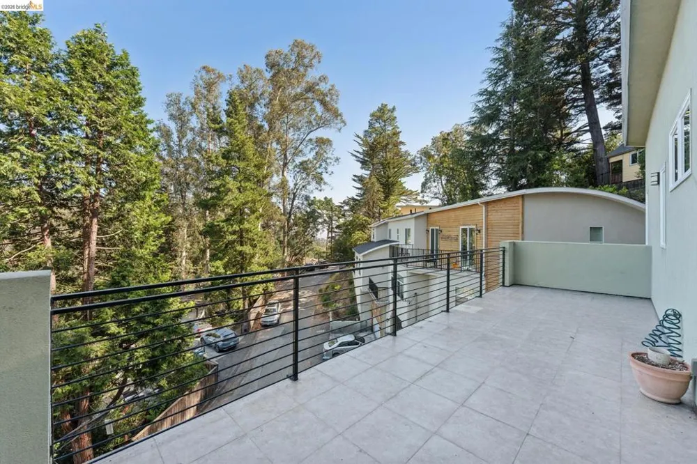 5917 Balboa Oakland, CA 94611