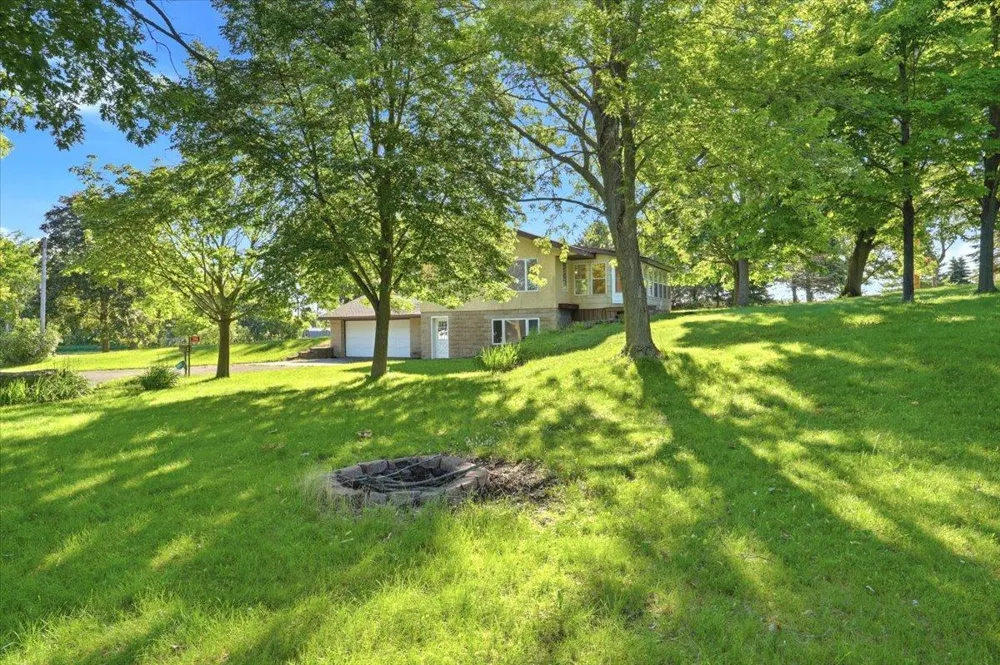 796 Magnor Lake Drive Clayton, WI 54004