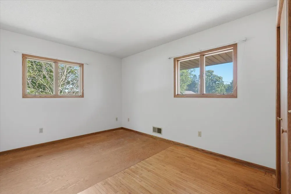 796 Magnor Lake Drive Clayton, WI 54004