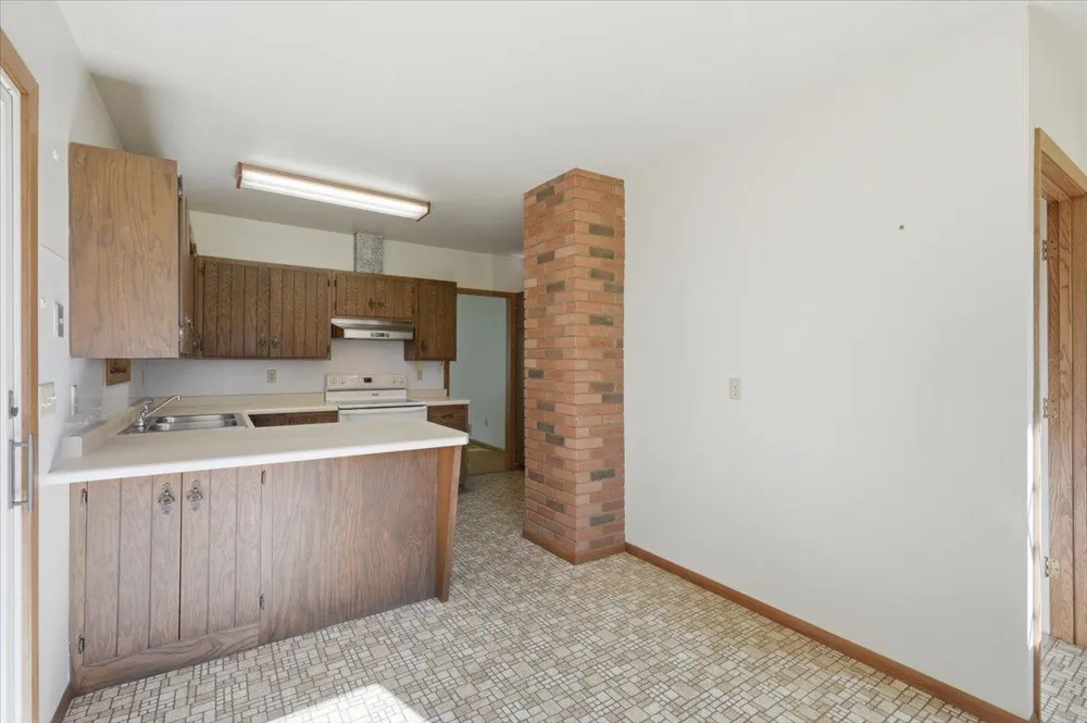 796 Magnor Lake Drive Clayton, WI 54004
