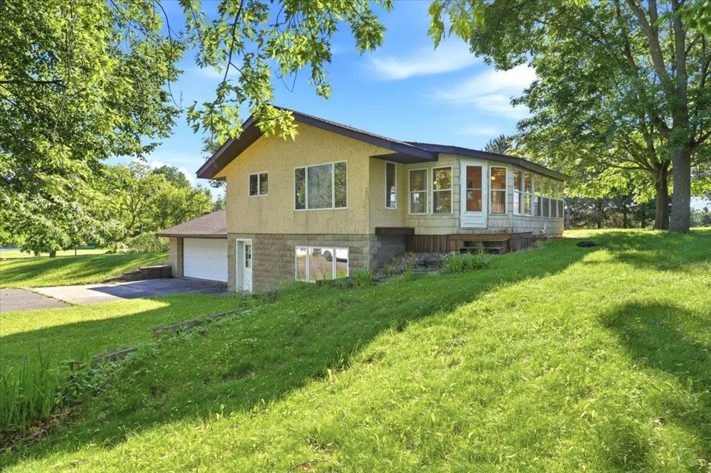 796 Magnor Lake Drive Clayton, WI 54004