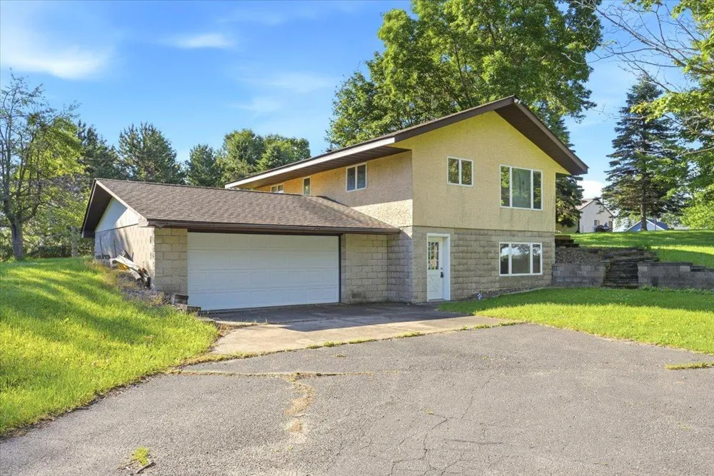 796 Magnor Lake Drive Clayton, WI 54004