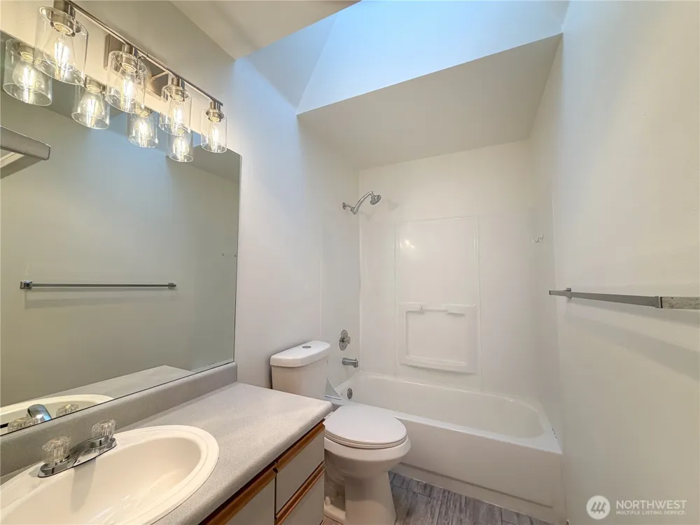 124 SW 154th Street #302 Burien, WA 98166