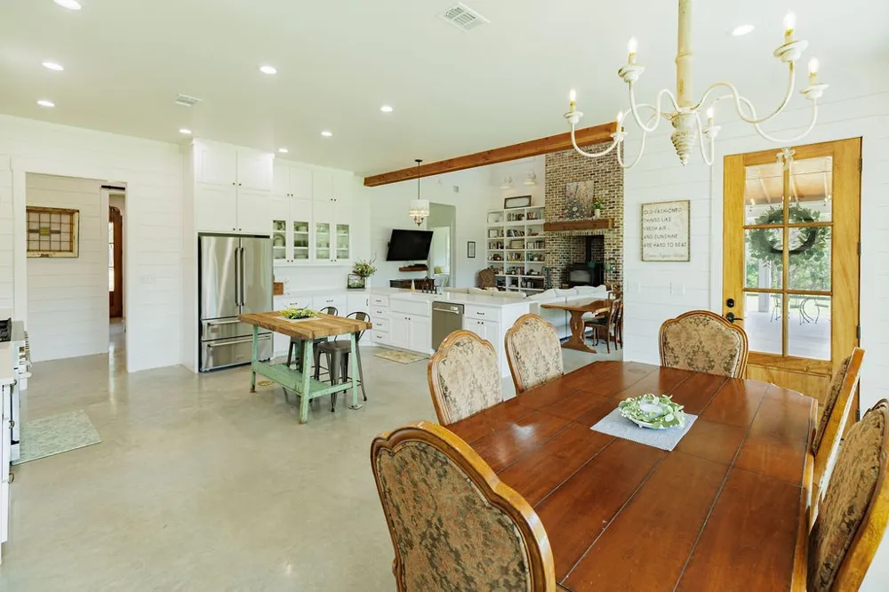 2094 Jim Harry Loop Sunset, TX 76270