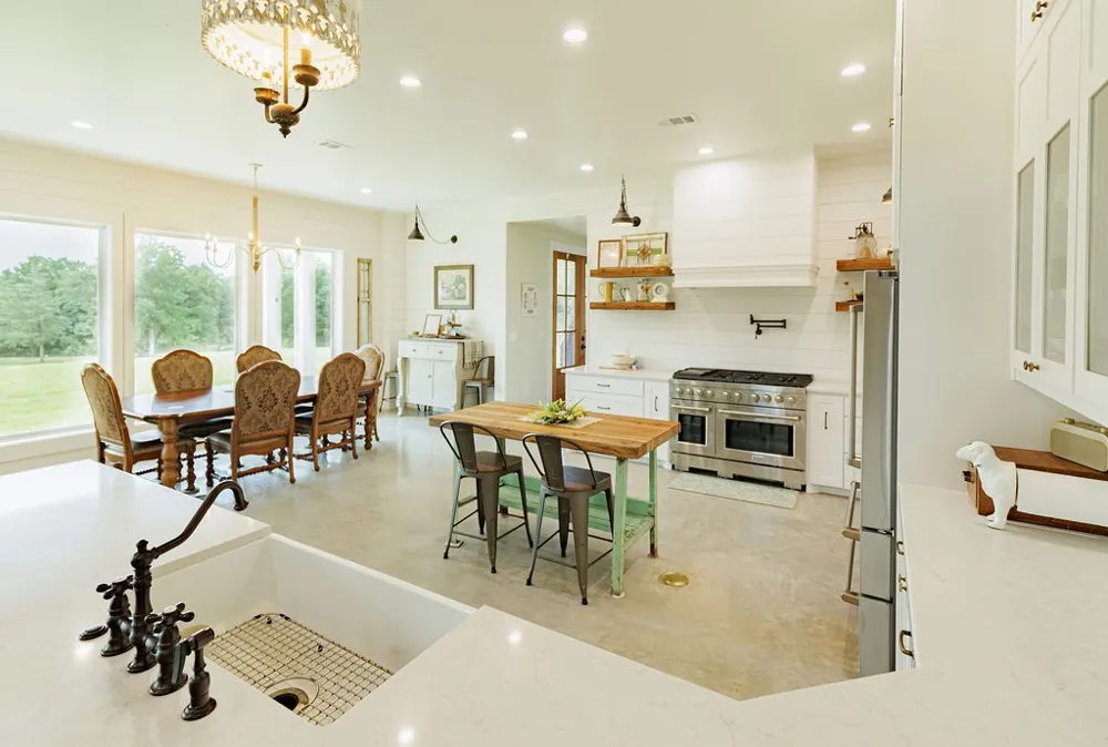 2094 Jim Harry Loop Sunset, TX 76270