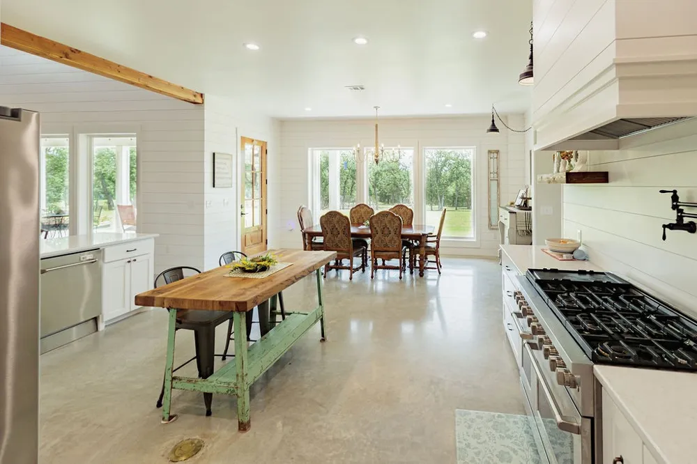 2094 Jim Harry Loop Sunset, TX 76270