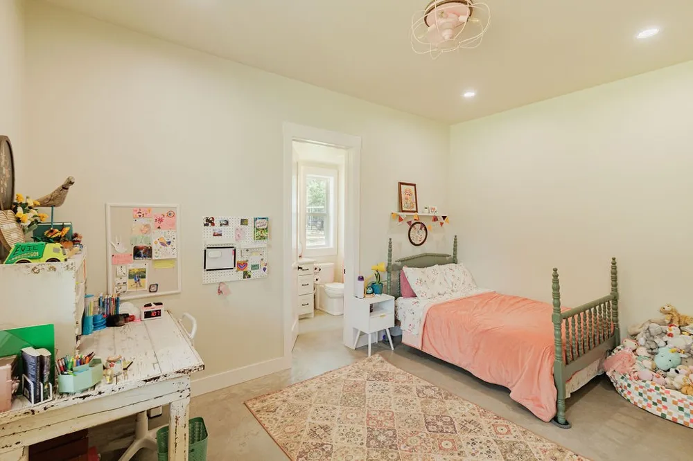 2094 Jim Harry Loop Sunset, TX 76270