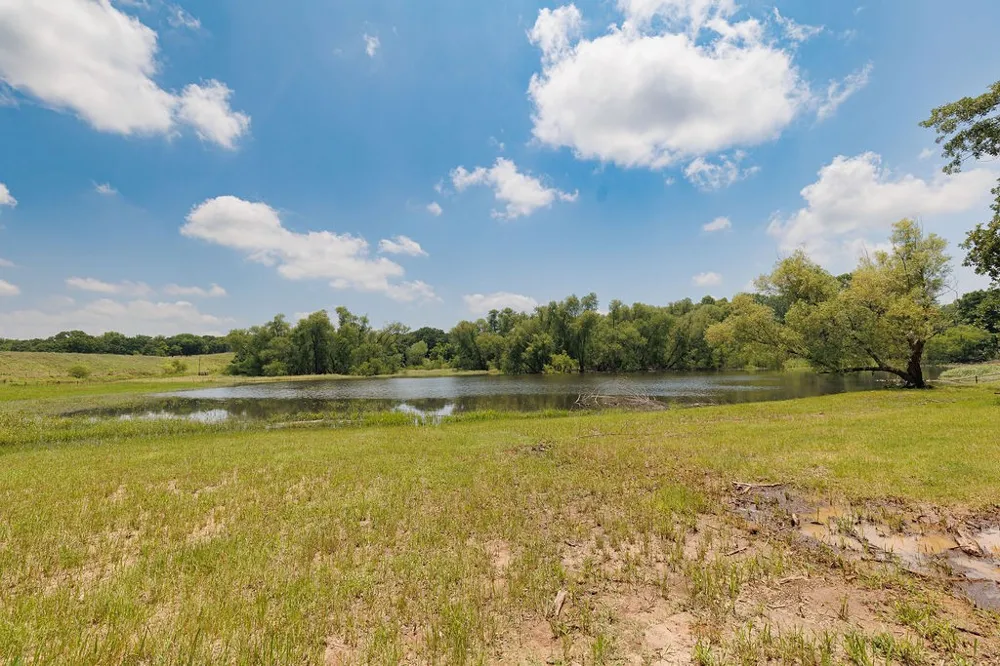 2094 Jim Harry Loop Sunset, TX 76270