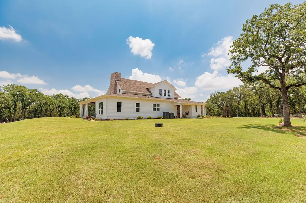 2094 Jim Harry Loop Sunset, TX 76270