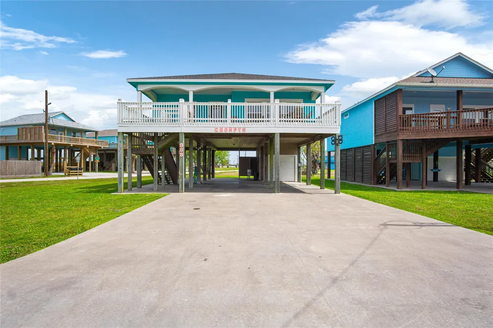 988 Gulf Road Crystal Beach, TX 77650