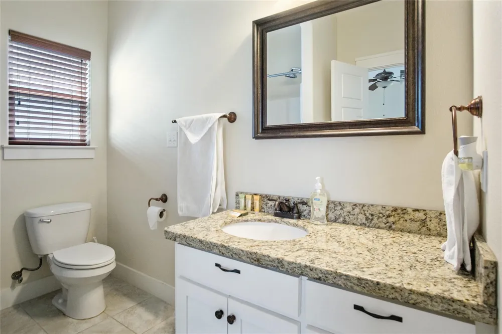 988 Gulf Road Crystal Beach, TX 77650