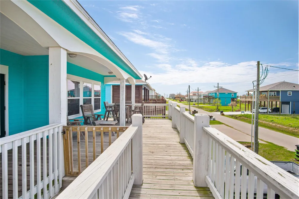 988 Gulf Road Crystal Beach, TX 77650